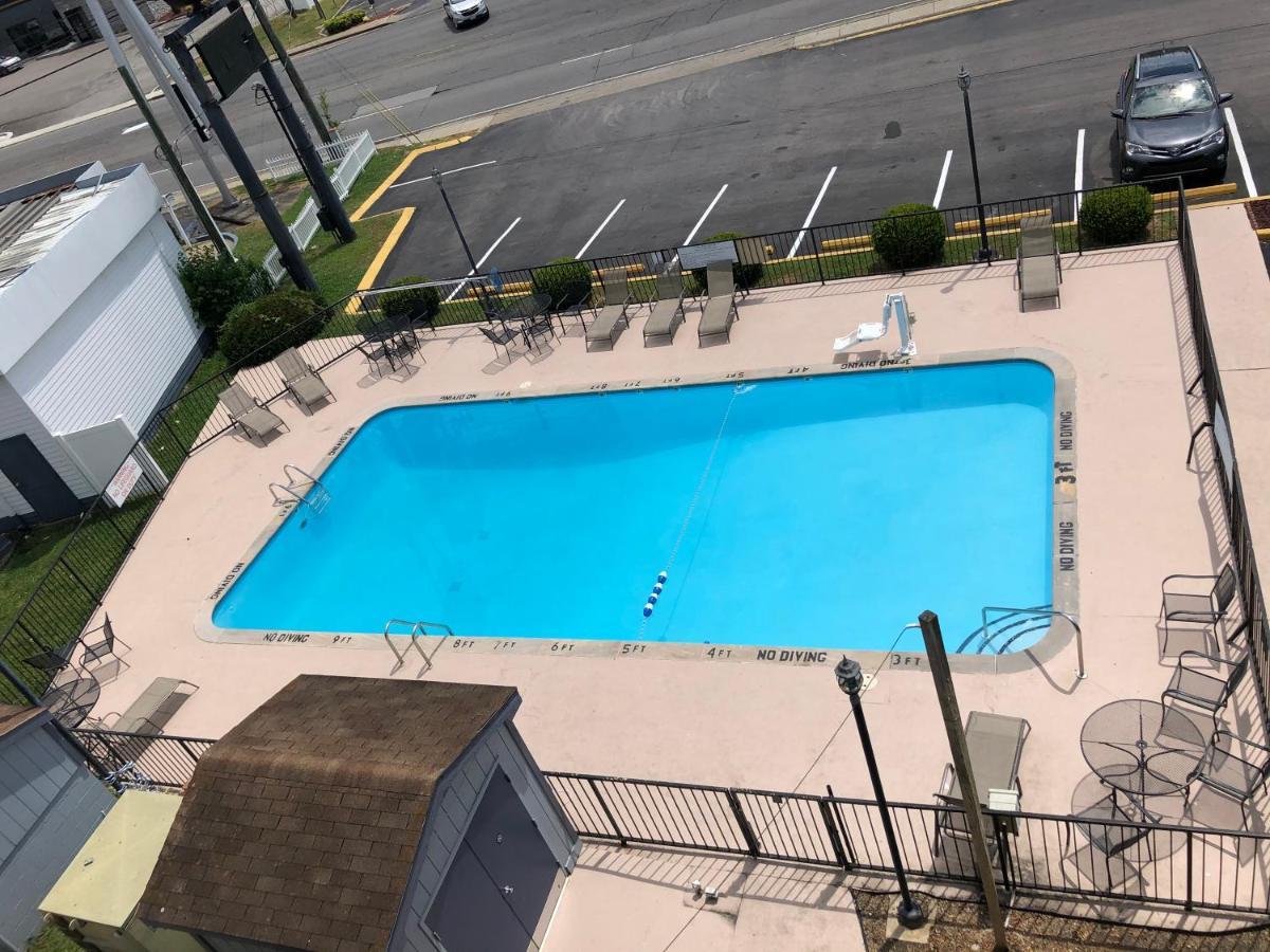 Super 8 By Wyndham Nashville Downtown Bagian luar foto