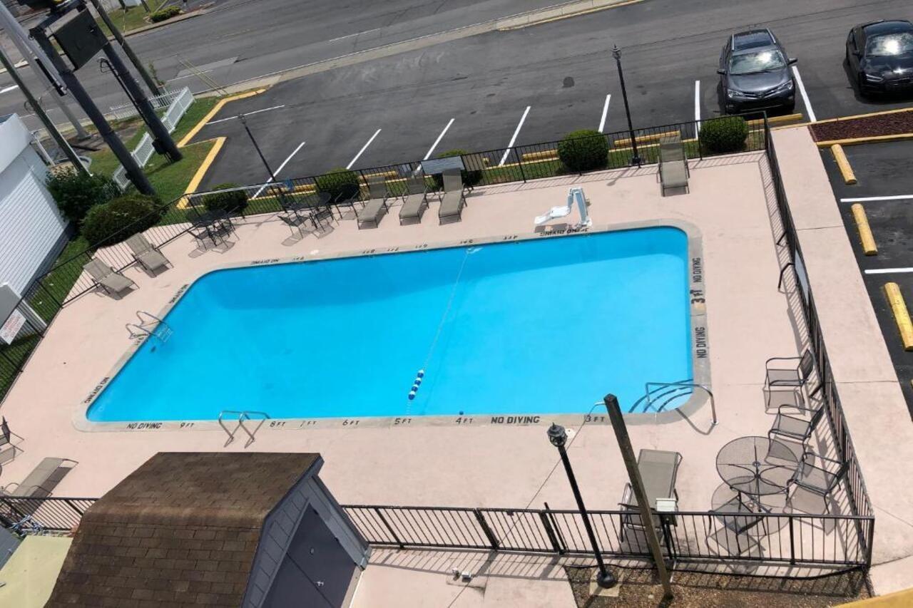 Super 8 By Wyndham Nashville Downtown Bagian luar foto