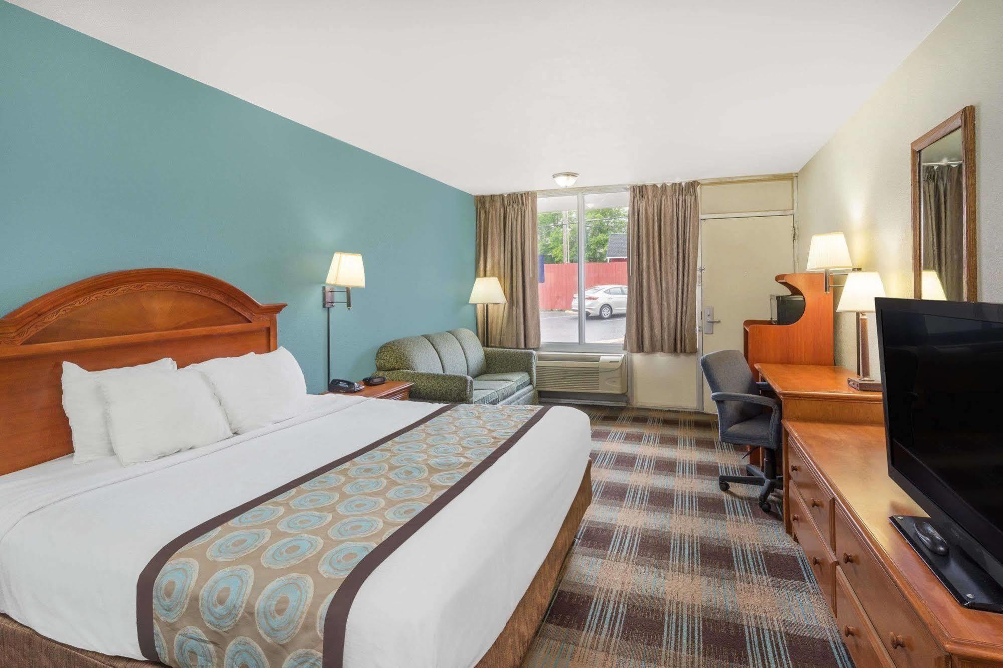 Super 8 By Wyndham Nashville Downtown Bagian luar foto
