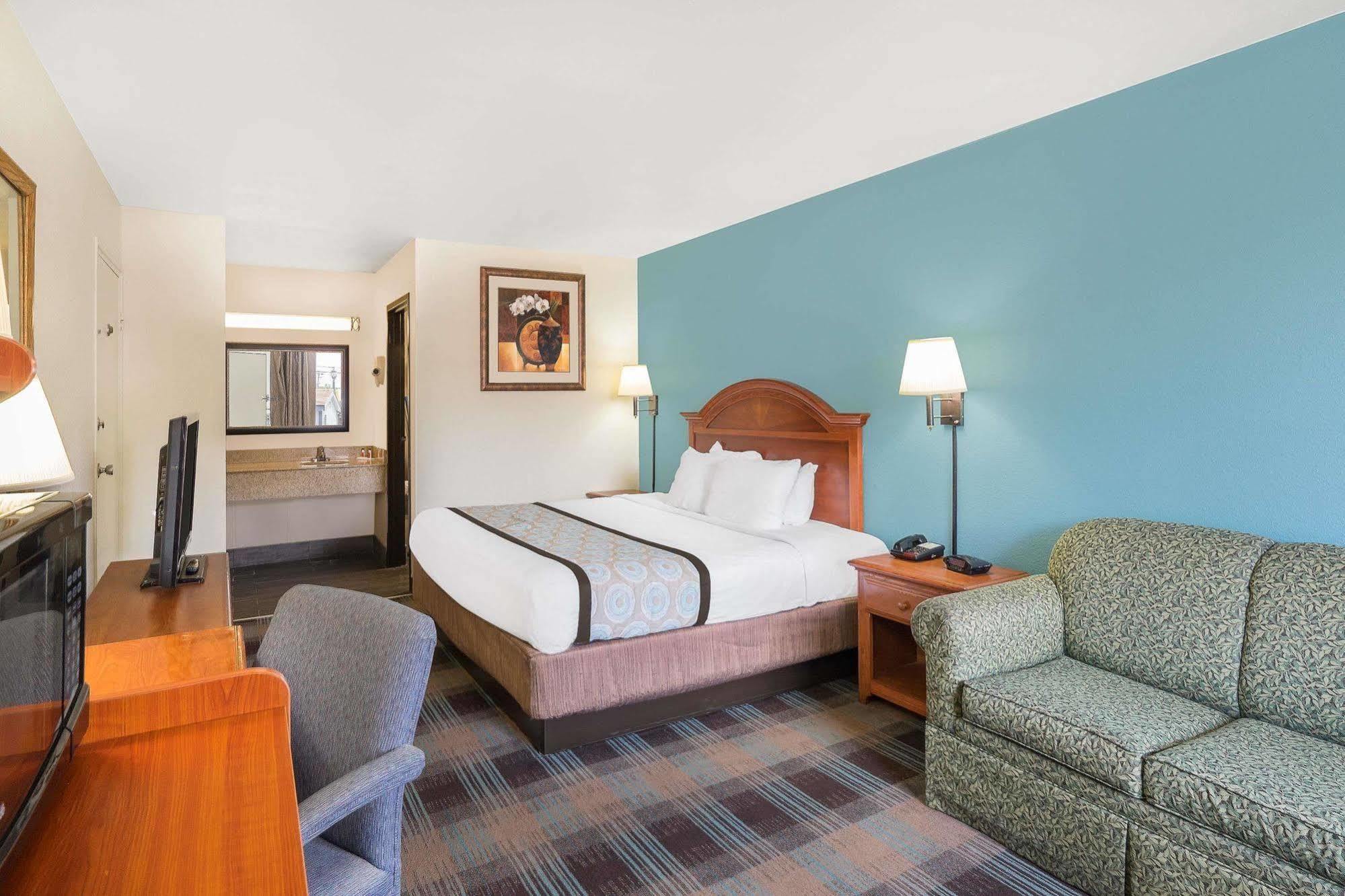 Super 8 By Wyndham Nashville Downtown Bagian luar foto
