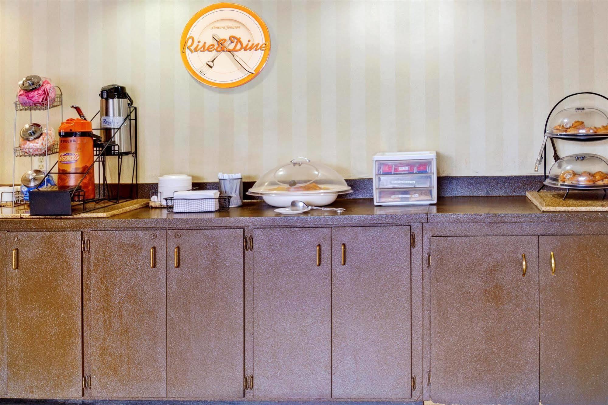 Super 8 By Wyndham Nashville Downtown Bagian luar foto