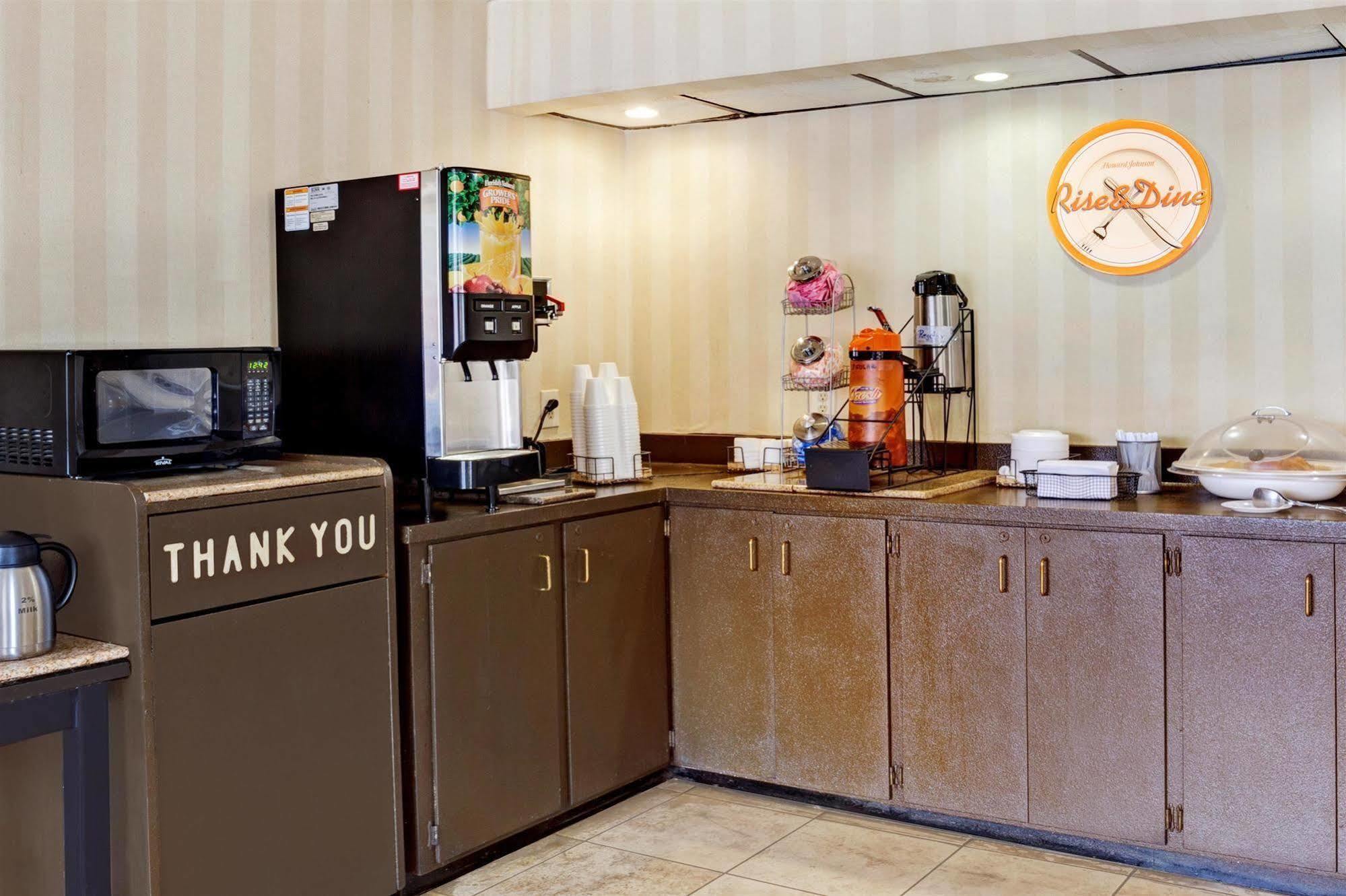 Super 8 By Wyndham Nashville Downtown Bagian luar foto